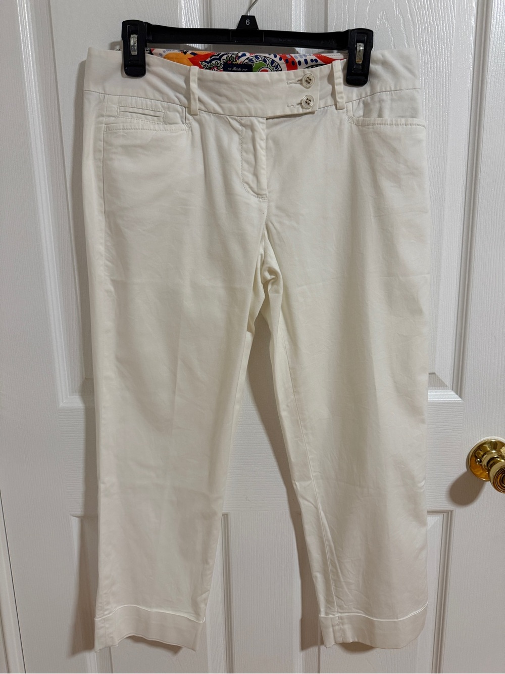 Women's size 6 Tommy Hilfiger Cuffed Capri Pants